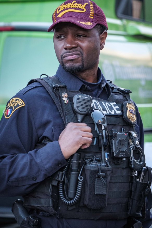 Drew Scofield WEWS-TV ‏   @DrewScofield01   5h5 hours ago Cleveland's mood right now about the @Cavs losing Game 3. @WEWS @CLEpolice